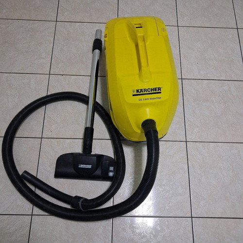 Karcher DS5,800 electric vacuum cleaner used in very good condition
