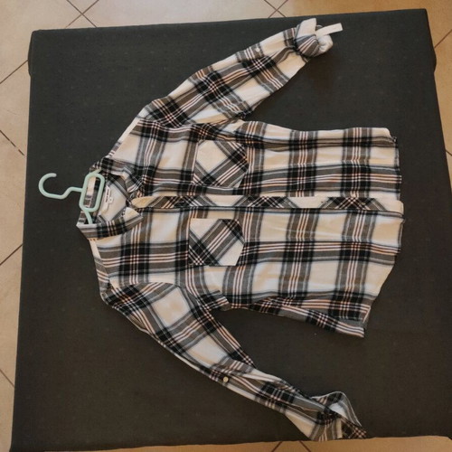 Taily Wiejl shirt medium like new
