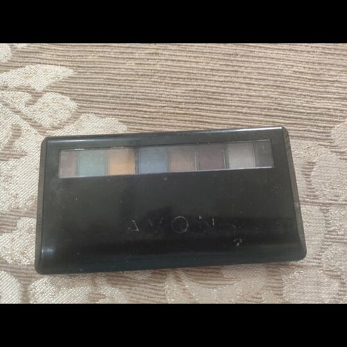 Avon eyeshadow palette like new, few colors used
