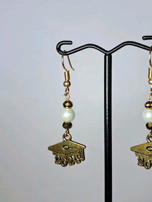 Handmade graduation cap earrings new in gold tones