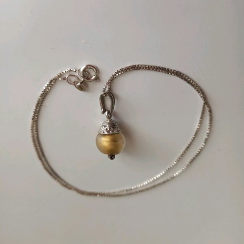 Vintage sterling silver necklace with Murano glass pendant and gold leaf like new