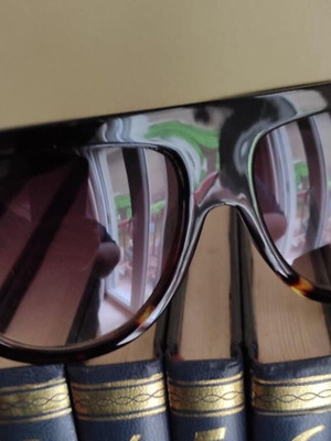 Women’s sunglasses new with case, black frame and brown lenses