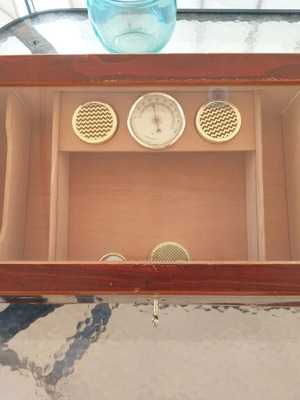 Cigar humidor like new, tabletop 51×23×15 cm