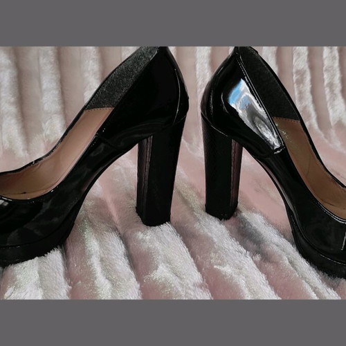 Offer 12€! ELLEN black patent pumps!