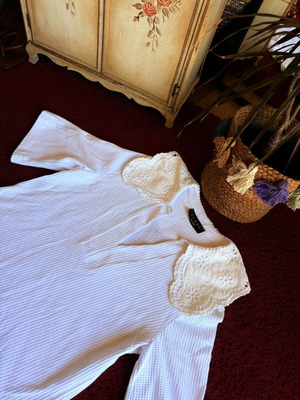 Lynne Cottagecore Blouse like new with embroidered collar
