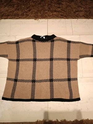 Owtwo checked pullover like new, black and beige
