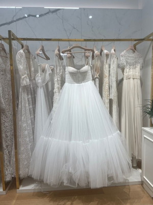 Millanova Mei wedding dress A-line with veil, like new, white