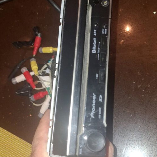 Pioneer AVH-5200BT car kit like new with Bluetooth, rear camera, mp3, ipod, navigation and TV tuner