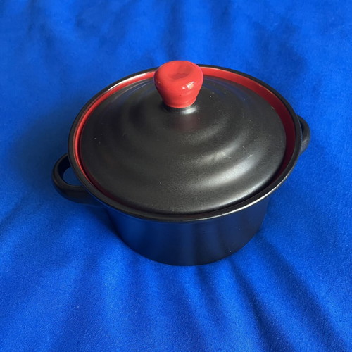 Ceramic baking set with square baking dish and round pot with lid