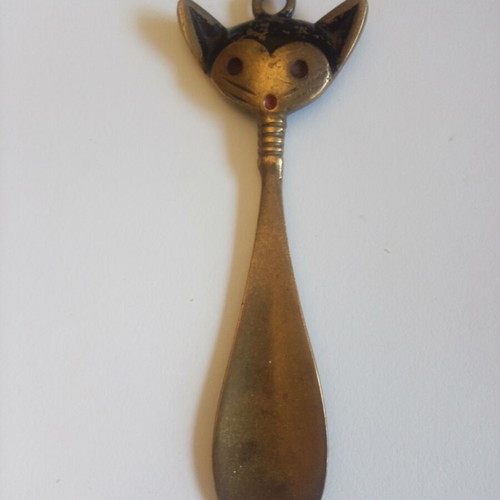 Vintage brass bone shoehorn with cat design, 17 cm