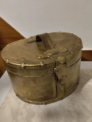Decorative gold chest like new