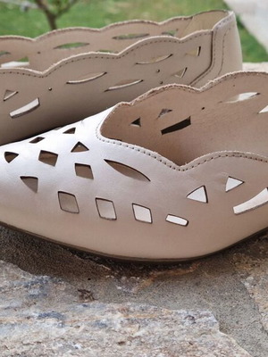 Lasocki beige leather ballerinas with cut-out design size 38 like new