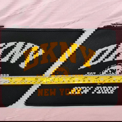 Δερμάτινο τσαντάκι DKNY pouch