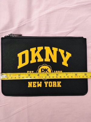 Δερμάτινο τσαντάκι DKNY pouch