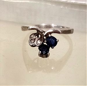 Ασημένιο δαχτυλίδι με μπλε ζαφείρια