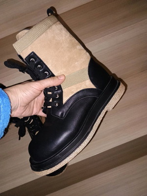 Boots like new, black and beige, size 39