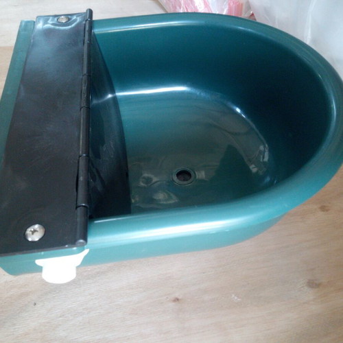 Waterer with float 4 liters for small and large animals, new
