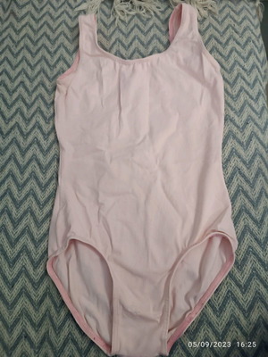 Children's ballet leotard pink like new, size 3 for ages 8-10