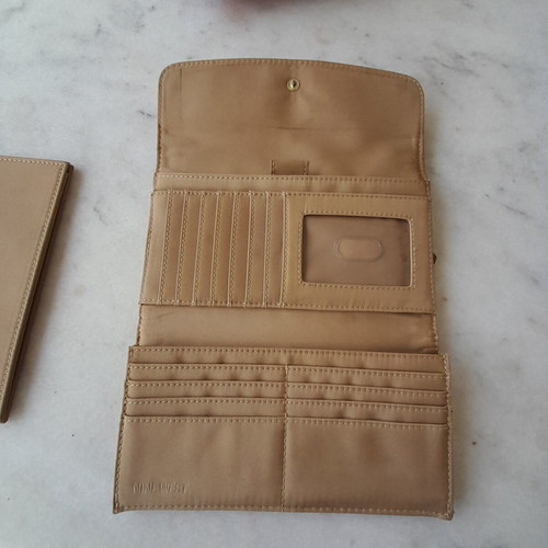 Nine West wallet like new, beige and brown