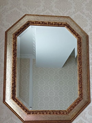 Mirror used in excellent condition