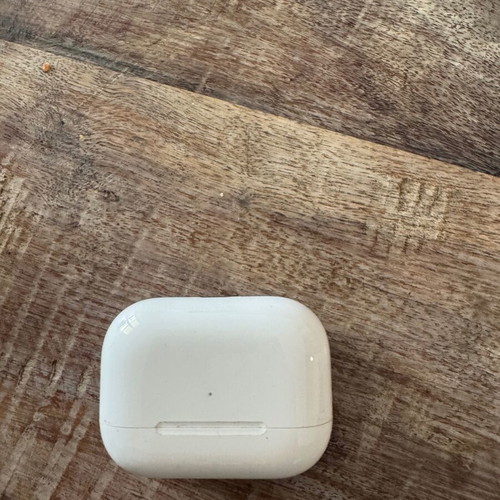 AirPods case like new