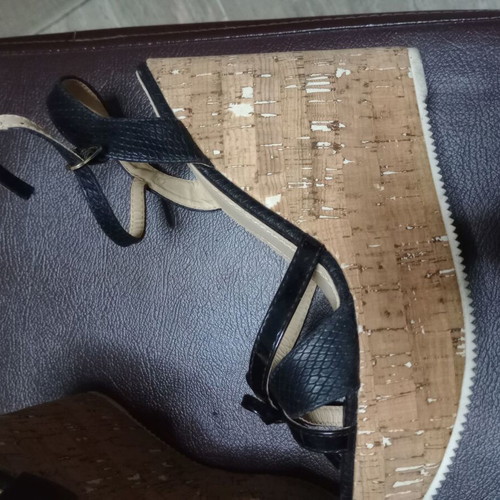 GoGo Shoes platform sandals size 37 black in excellent condition