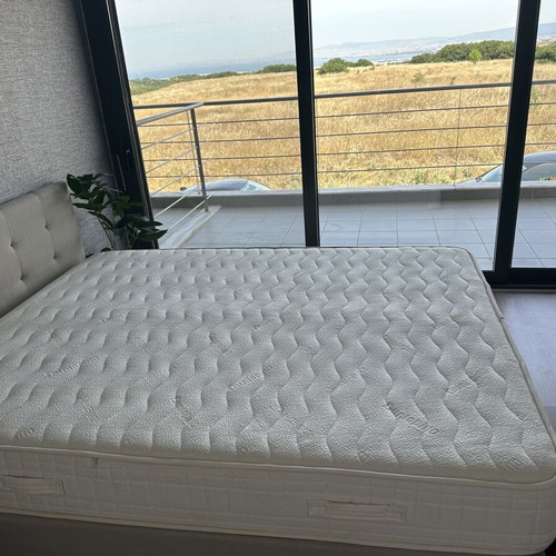 Dunlopillo mattress with base like new, medium-soft 1.50x1.80