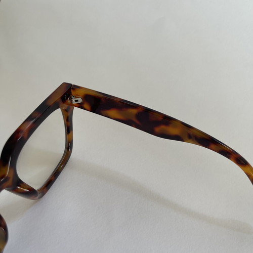 Oversized presbyopia glasses, brown cat-eye frame