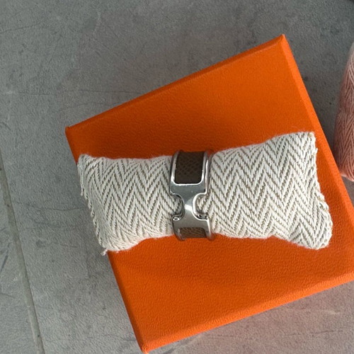 Hermes H Olympe Ring like new, etoupe with palladium hardware