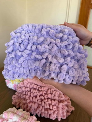 Puffy hand bag new, purple lilac with lining made of soft yarn