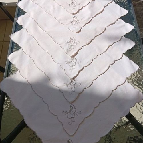 Cotton napkins with cutwork design, pack of 6, like new, beige