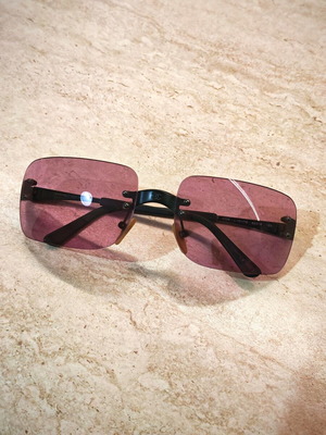 Chanel vintage women's sunglasses with light purple tint like new