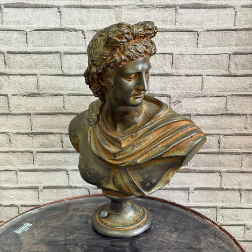 Decorative bust in classic style used with bronze effect