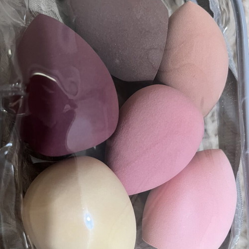 Makeup sponges new set of 6 with plastic perforated container