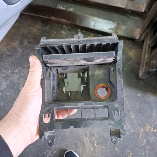 VW Golf 5 ashtray used