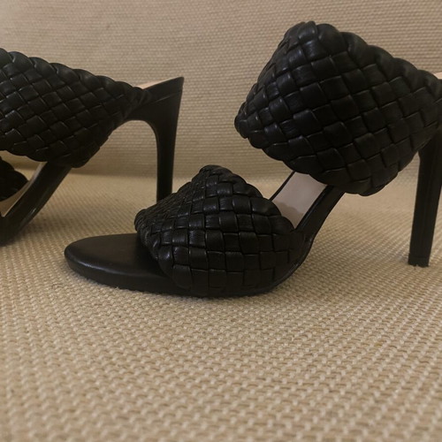 Black sandals like new, size 36, unique design