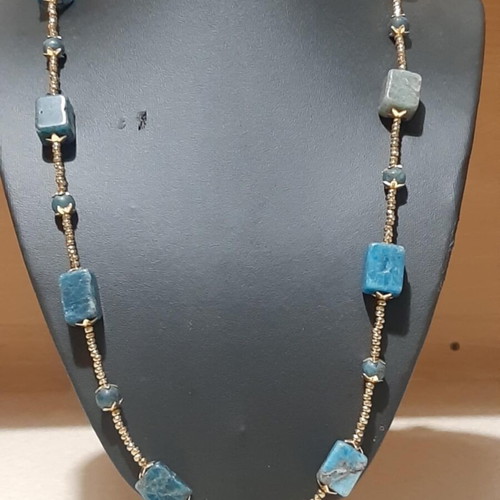 Necklace with rough and round apatite, very long, new