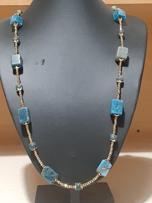 Necklace with rough and round apatite, very long, new