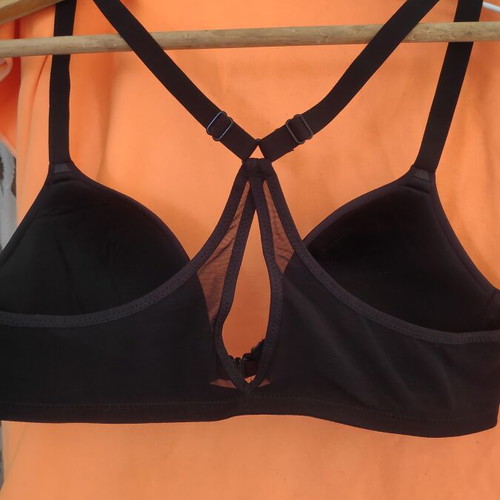 Maidenform EU 32B bra new, black