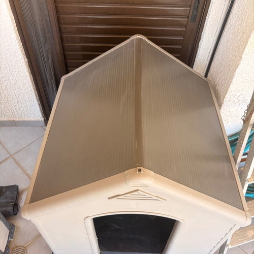 Dog House Large Plastic like new