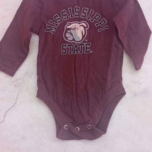 Baby bodysuit like new, size 3 to 6 months