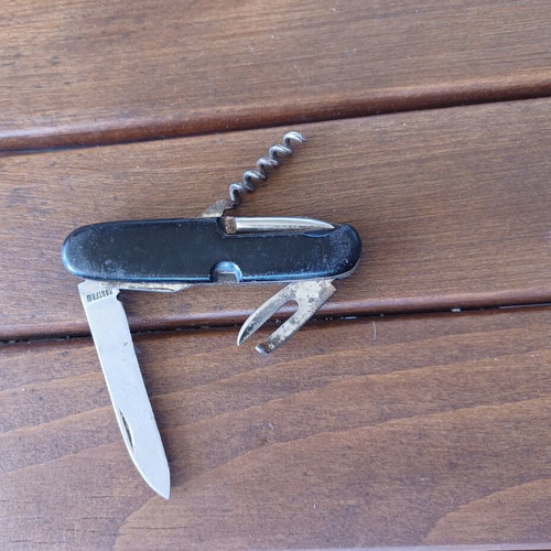 Old folding knife used, blade needs tightening