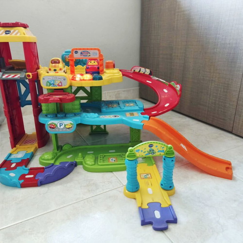 Vtech Toot Toot Super Garage Vehicle like new with music