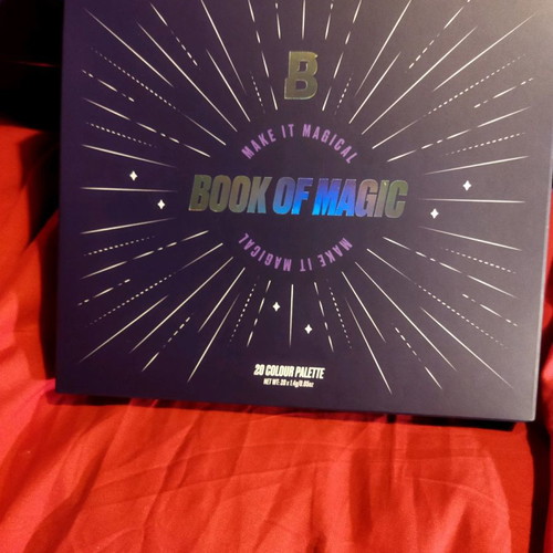 Book of Magic palette by Beauty Bay, new, 20 colours