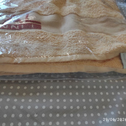 L'Oréal towel new, large size