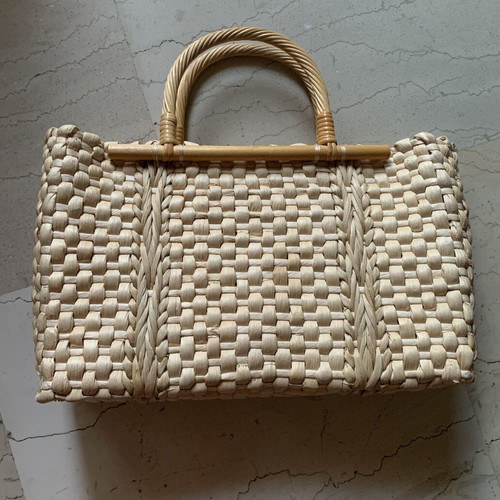 Straw Handbag like new, beige, zipper needs replacement