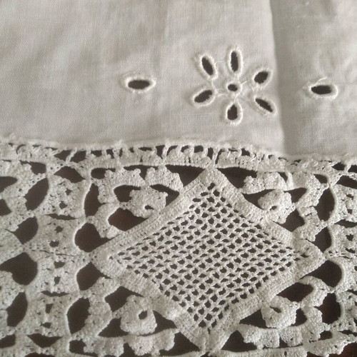 Vintage cut lace embroidery like new