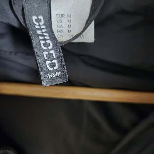 Long jacket used, warm with pockets and hood, zipper with two locks, size XL-XXL