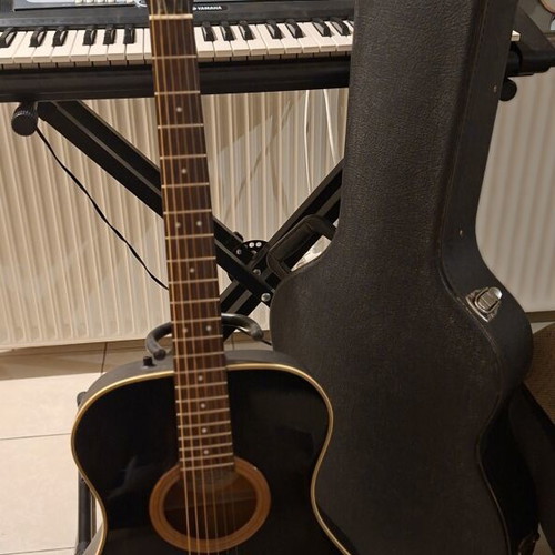 Yamaha APX 5 electroacoustic guitar used with hard case and stand