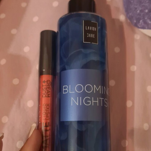 Red lipstick and body spray new